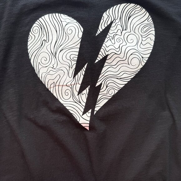 Torrid Super Soft Slub Jersey Top w/ Heart Graphic & Striped Sleeves Womens Sz 0 - Picture 3 of 6